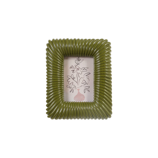 Resin Ribbed Photo Frame (Holds 4" x 6" Photo)