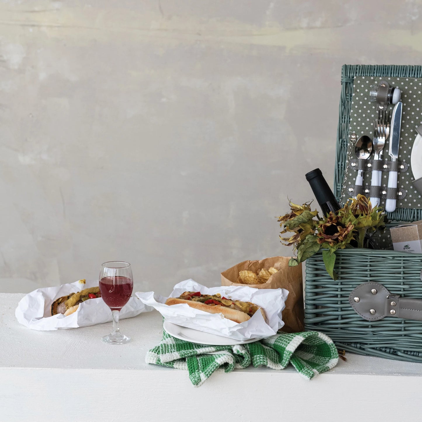 Picnic Basket for 4, Set of 24